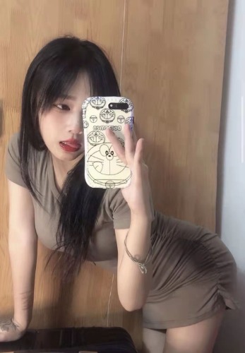 山东省湖里区刚过来的00后小妹，性价比超高，性感粉嫩，B嫩，约到就是赚到