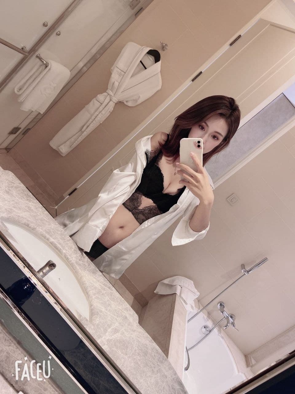 颜值身材服务都很好，饿了还会给你煮东西吃