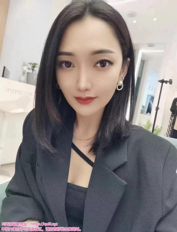 冰儿肤白小腰精