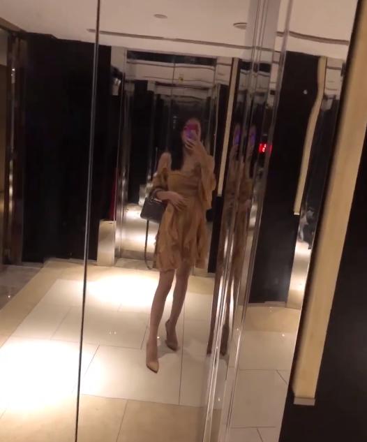 体验财大地铁站年轻妹妹
