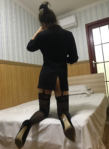 成都春熙路翘臀模特雯雯