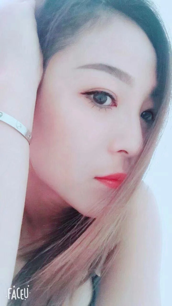 成都金沙西单附近亲身体验身材不错的钢管舞妹子