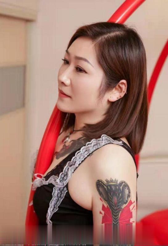 青羊屁股大的少妇