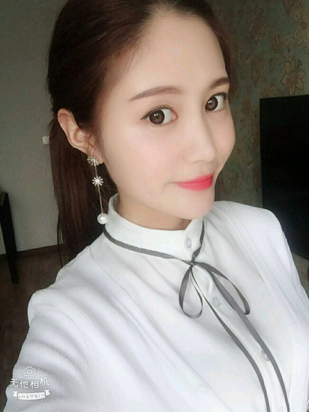 成都【2019年11月】青羊区甜馨，人美活绝，，肤白如雪，特别可贵的是玩得开！