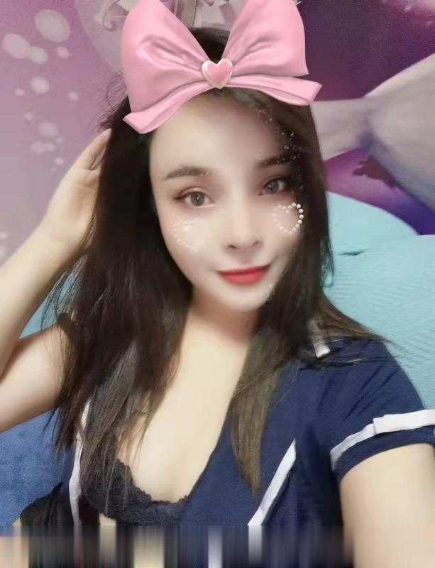 跳艳舞的小萌妹