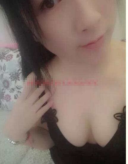 婉怡，清纯邻家妹子