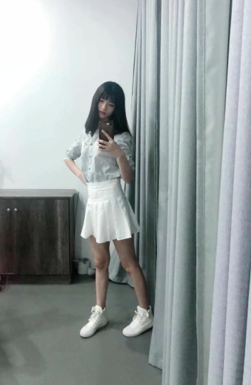 双流小甜甜：文静温柔小高端，算是耐心细心的服务系