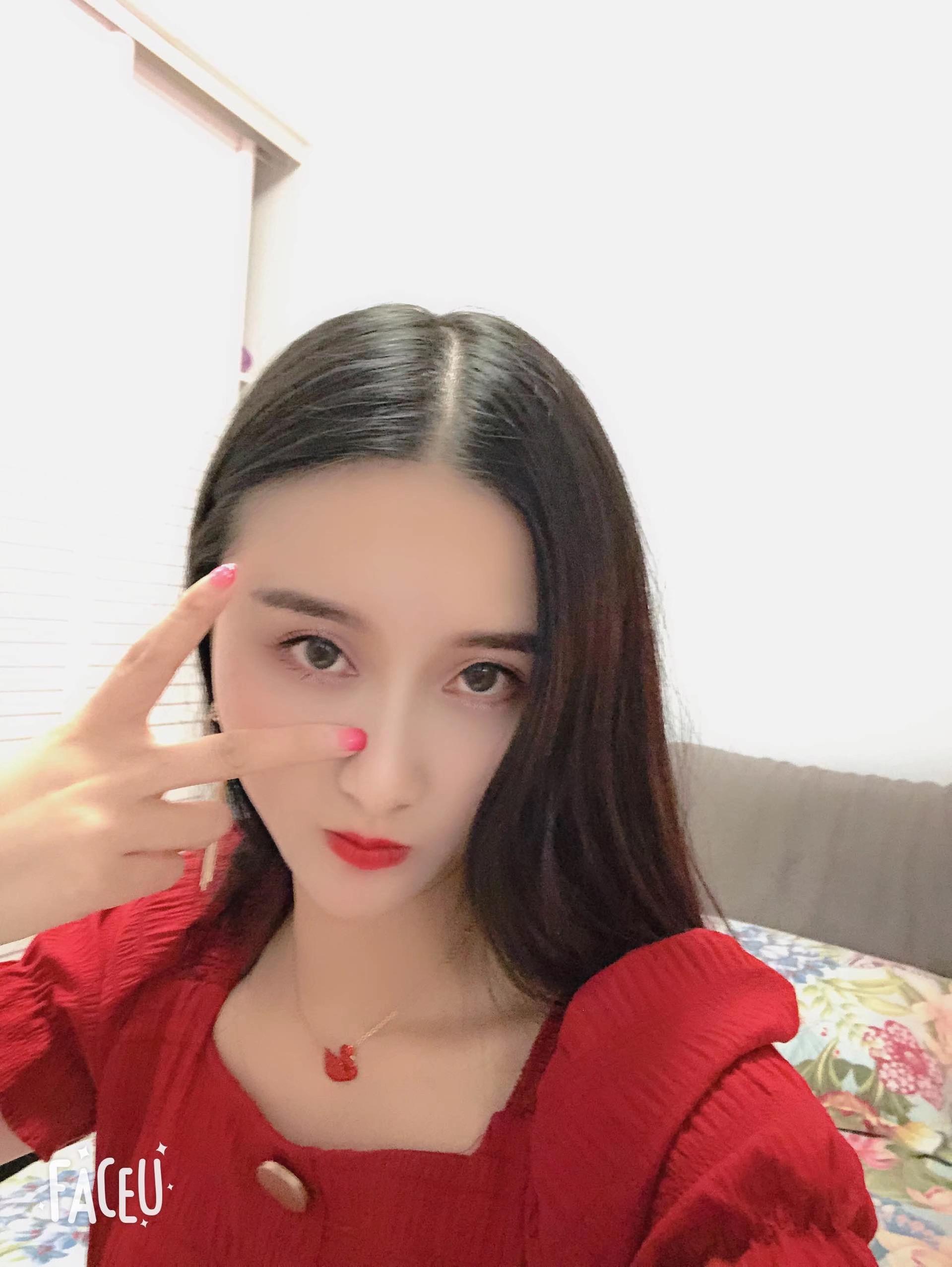 [成都]2020年10月31日身材修长的大奶美女