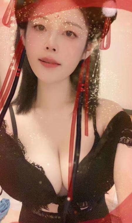 舌吻F罩杯温柔女友