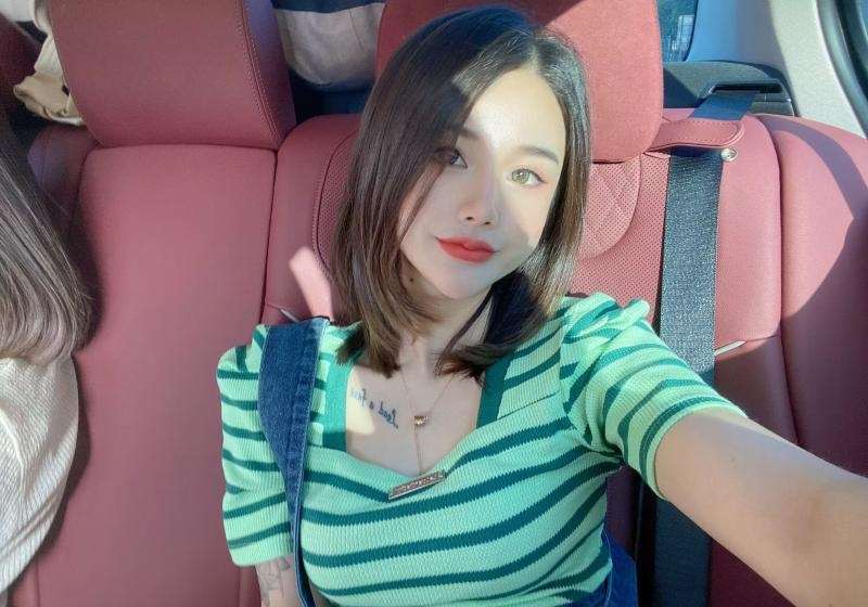大胸嫩妹子
